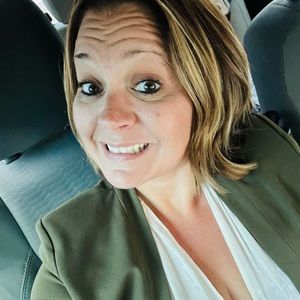 Meet your Posher, Andrea helen